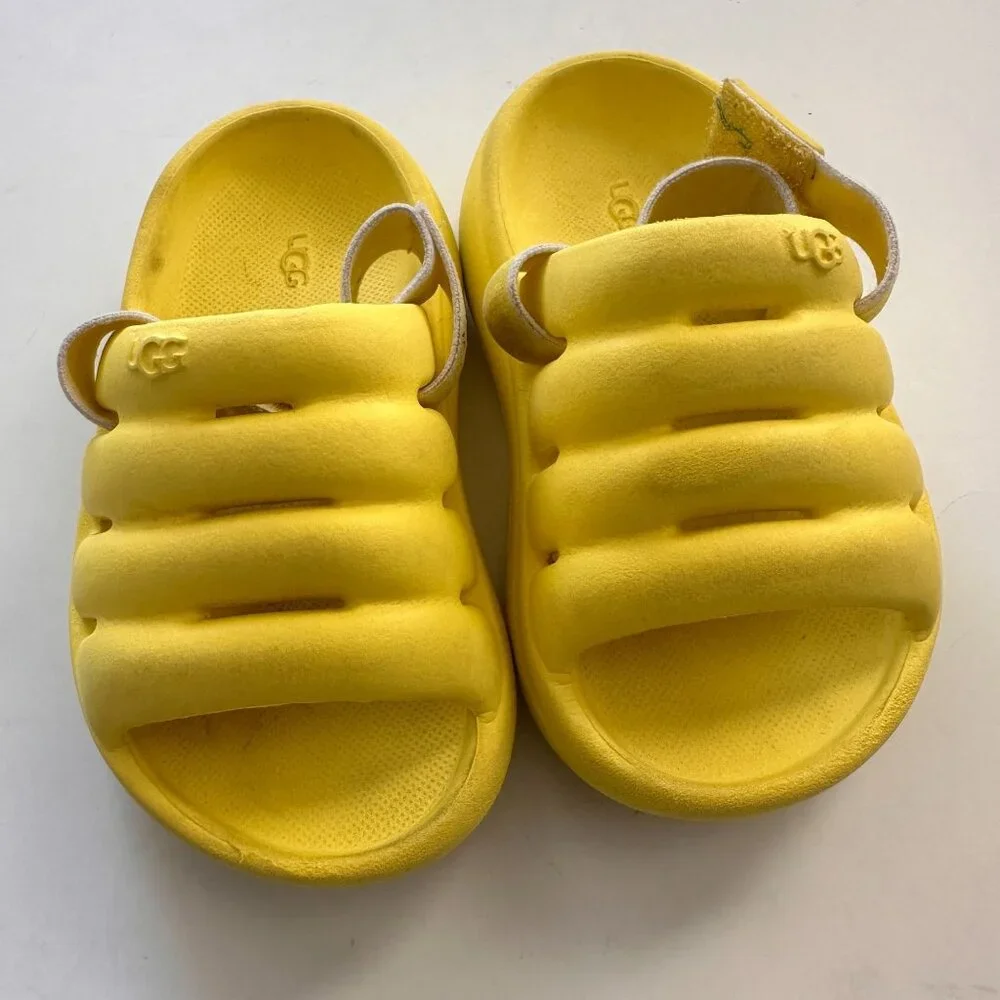 UGG Sport Yeah Toddler sandals water sports size 6 Yellow
